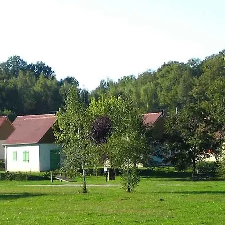 哈利德滨海酒店 *