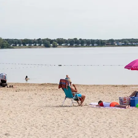 哈利德滨海酒店 *